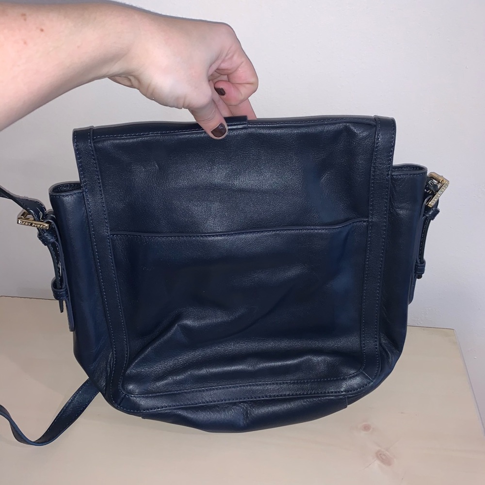 handbag. - Picture 3 of 5